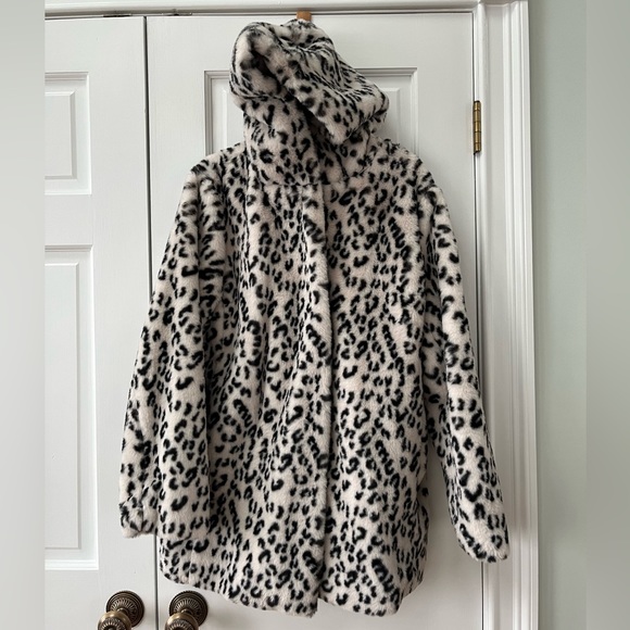 Ann Taylor Snow Leopard Faux Fur Coat - Picture 3 of 8